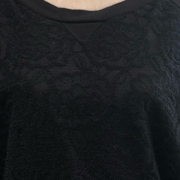 Black long sleeve with lace - Picture 4 of 4